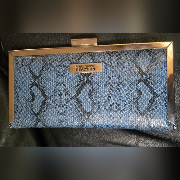 Kenneth Cole Reaction Handbags - Kenneth Cole Reaction STUNNING Faux Blue Snakeskin & Chrome Wallet 7.5"×4"